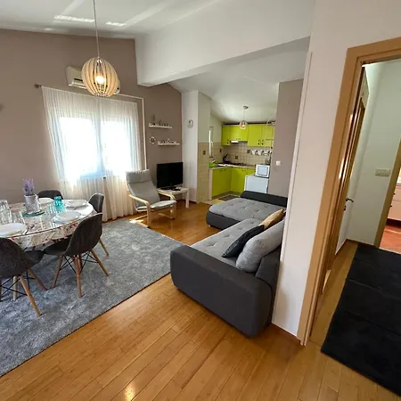 Rea *** Apartment