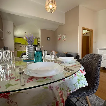 Apartment Rea *** *